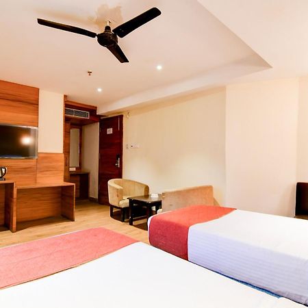 Hotel King'S Crown Колката Екстер'єр фото