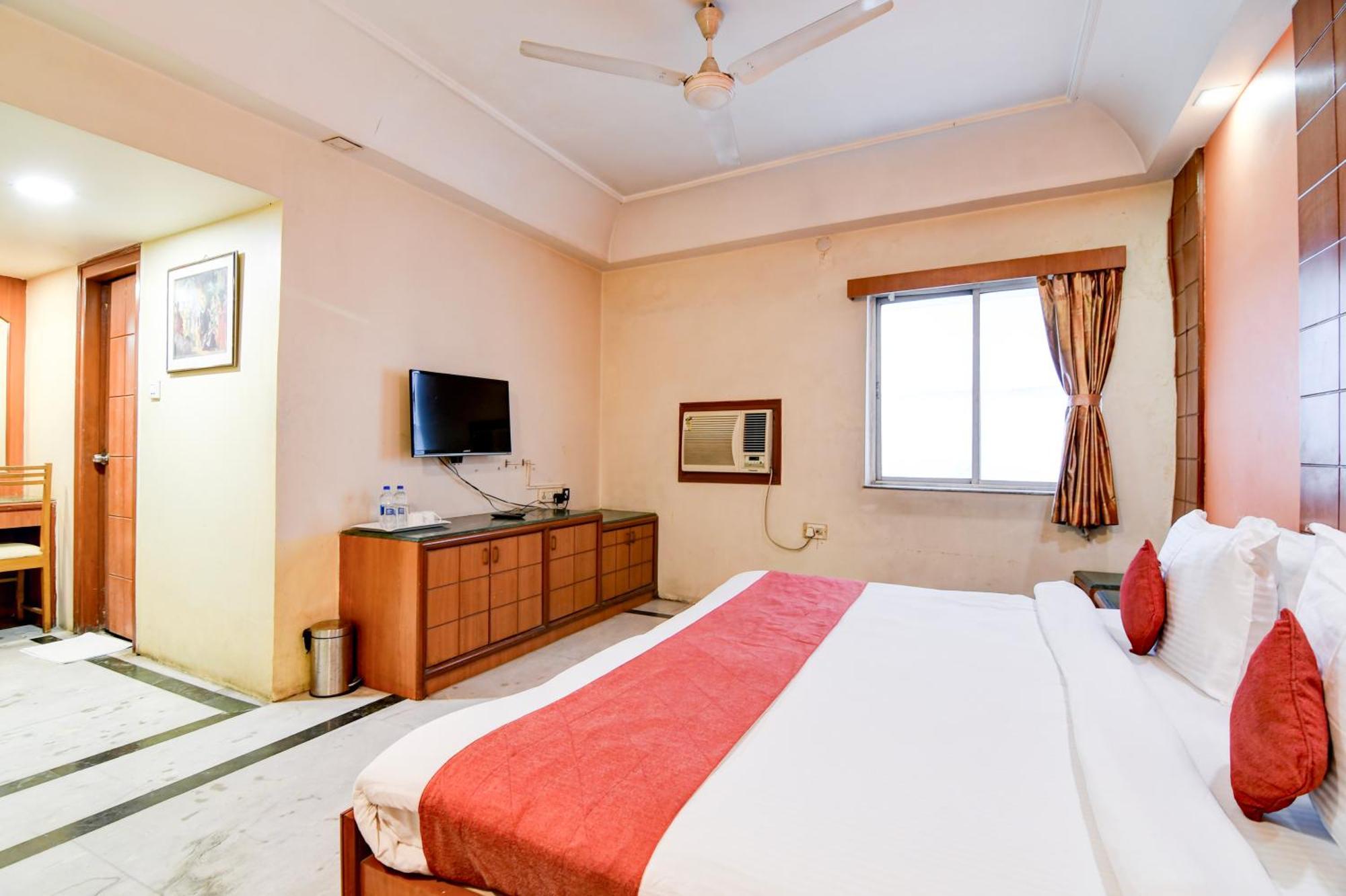 Hotel King'S Crown Колката Екстер'єр фото