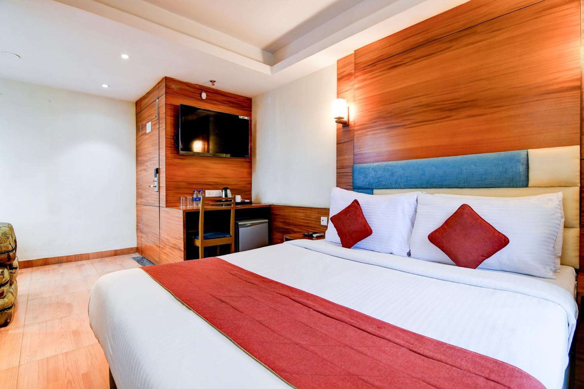 Hotel King'S Crown Колката Екстер'єр фото